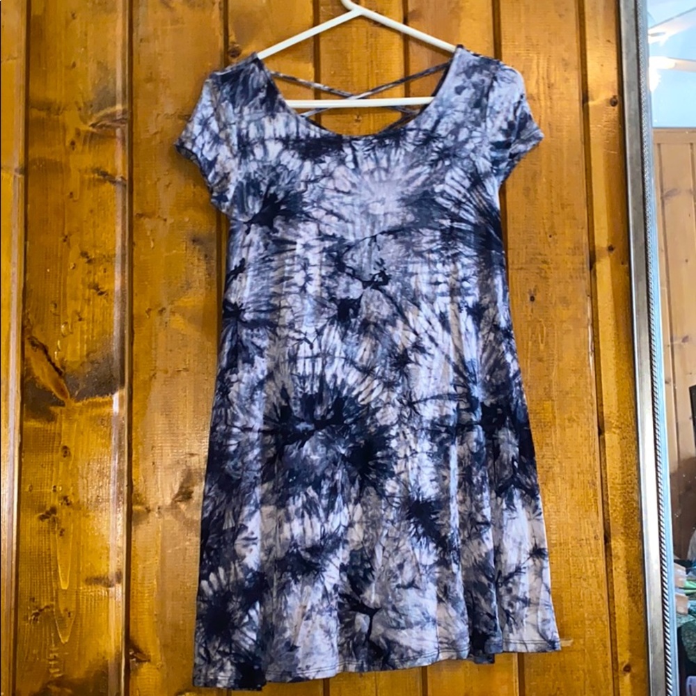 Flowy tie-dye dress with criss-cross back EUC